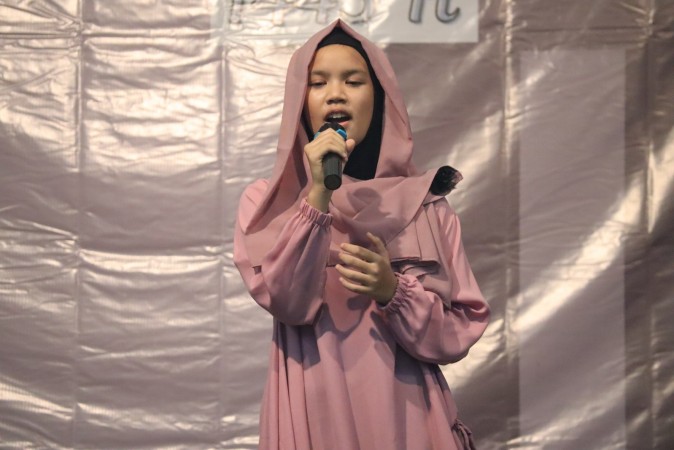 Song by auryn kelas 7